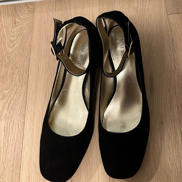 Nine West nubuck black dressy shoes, very classy and comfy, size 8.5 - Picture 2 of 4